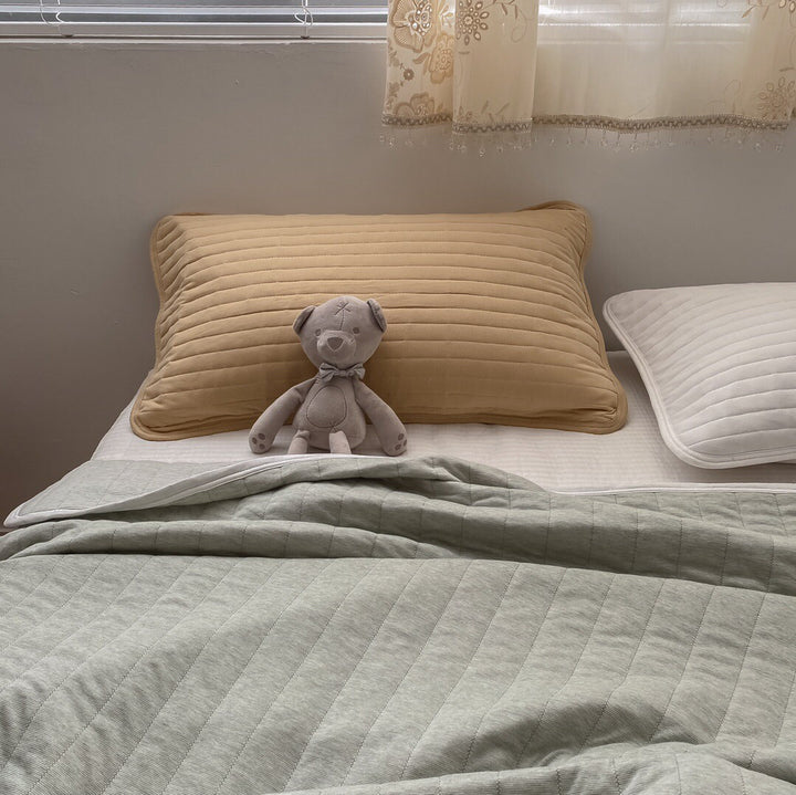 Quilted all-season duvet made of cotton blend fabric with fine cord texture