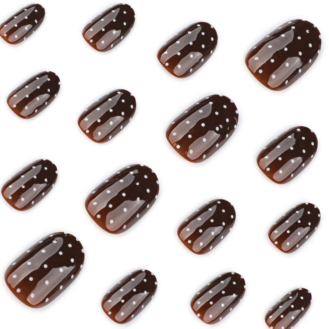 Elegant and modern nail art with polka dots Kalsten