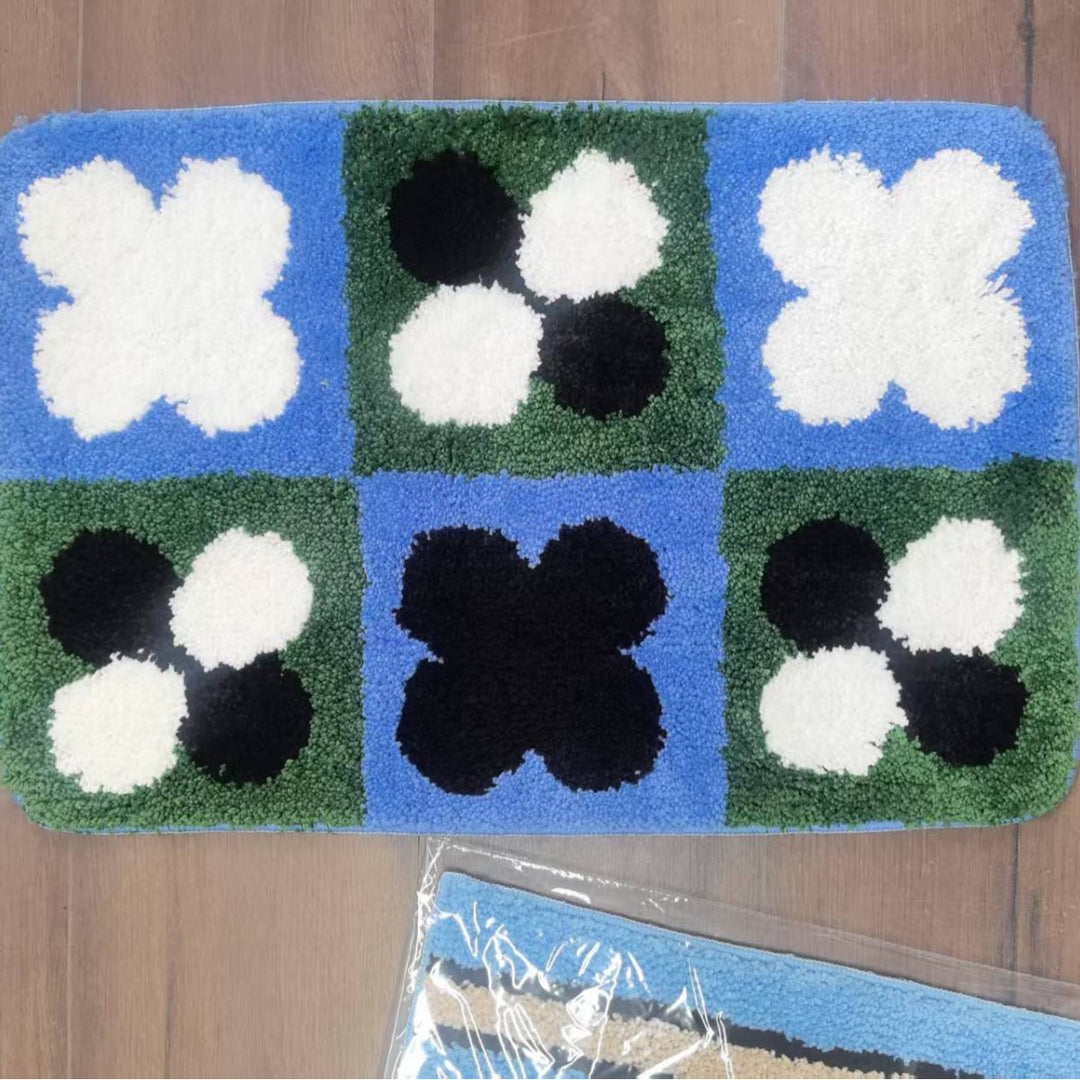 Heart-Shaped Plush Bath Mat Kalsten