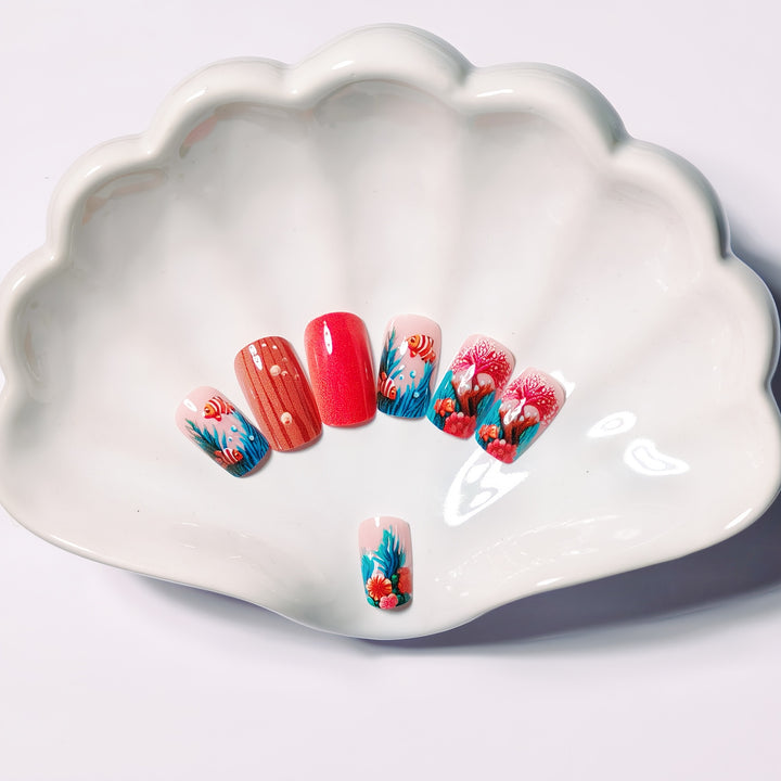 Artistic Underwater-Themed Nail Art Kalsten