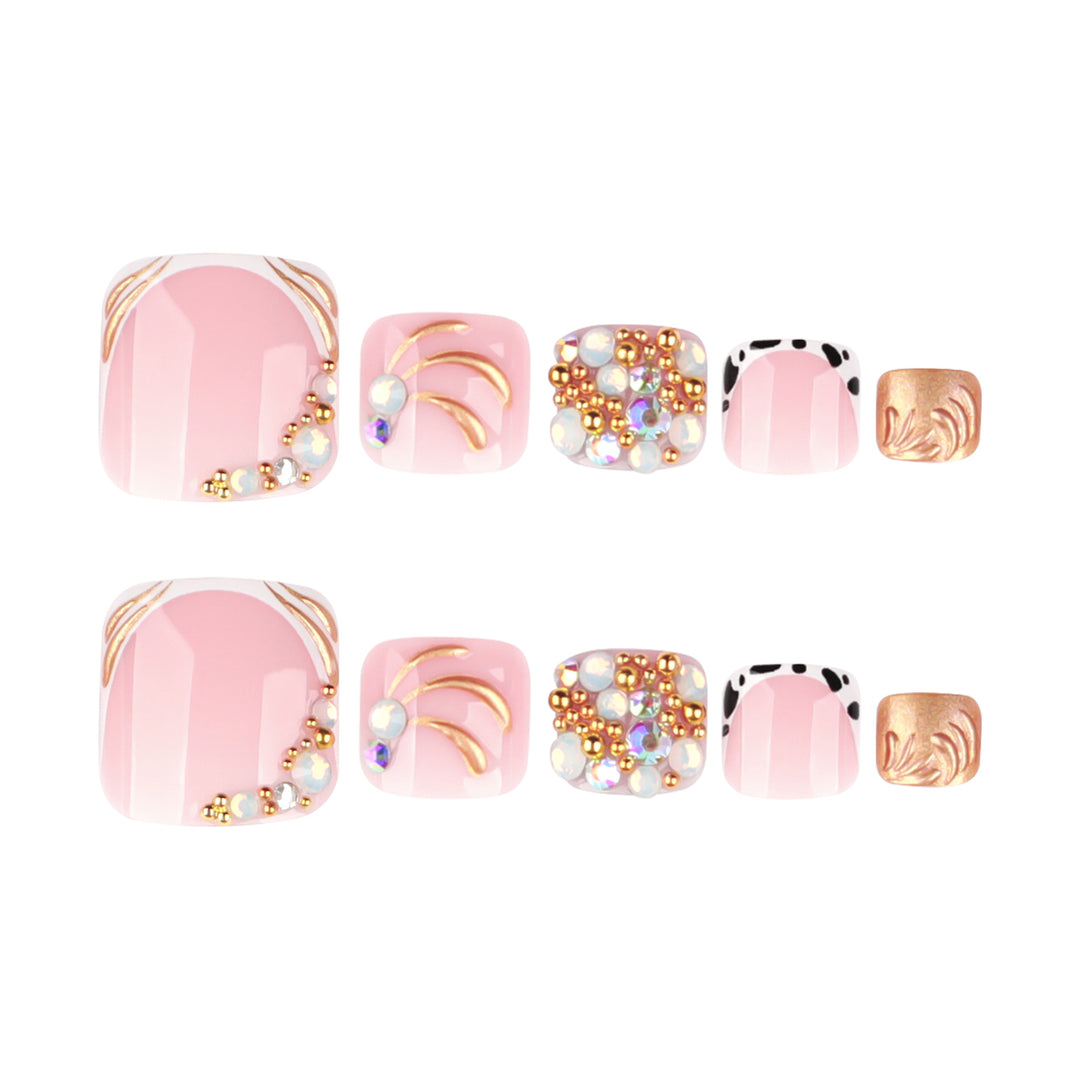 Artful toenail decoration with elegant gold accent Kalsten