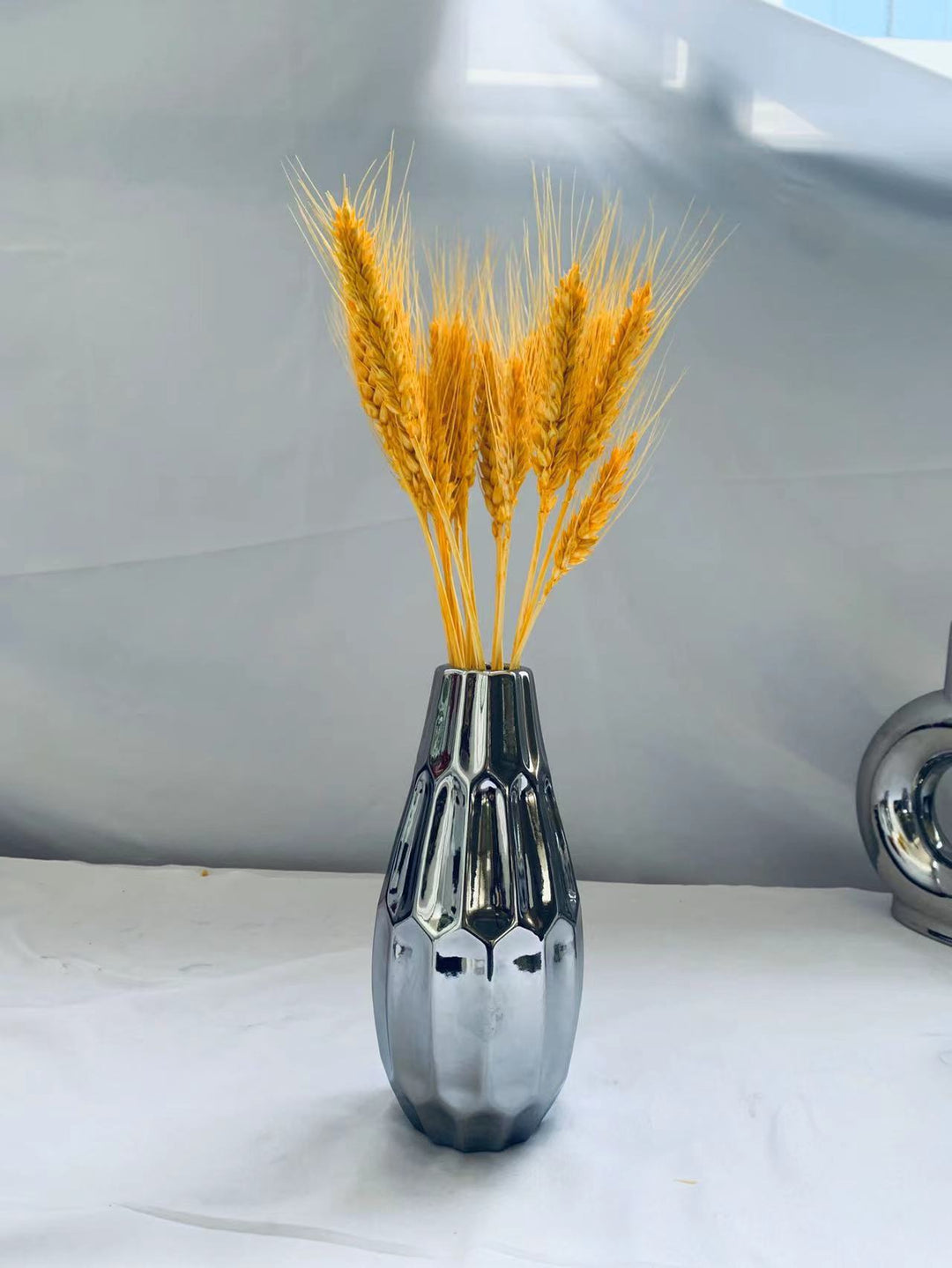 Modern Decorative Centerpiece Kalsten