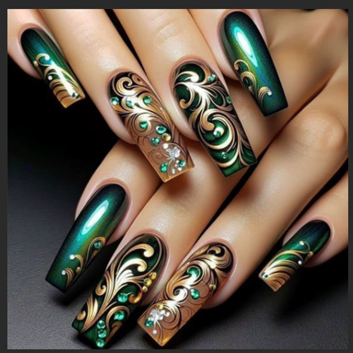 Elegant Artificial Nails with Detailed Gold Decorations Kalsten