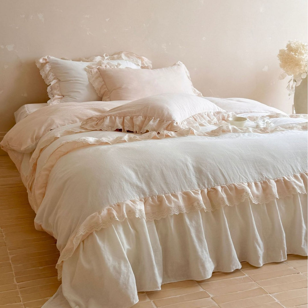 Linen look bed cover set with frill and lace trim