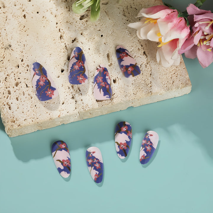 Artificial nails in floral design Kalsten