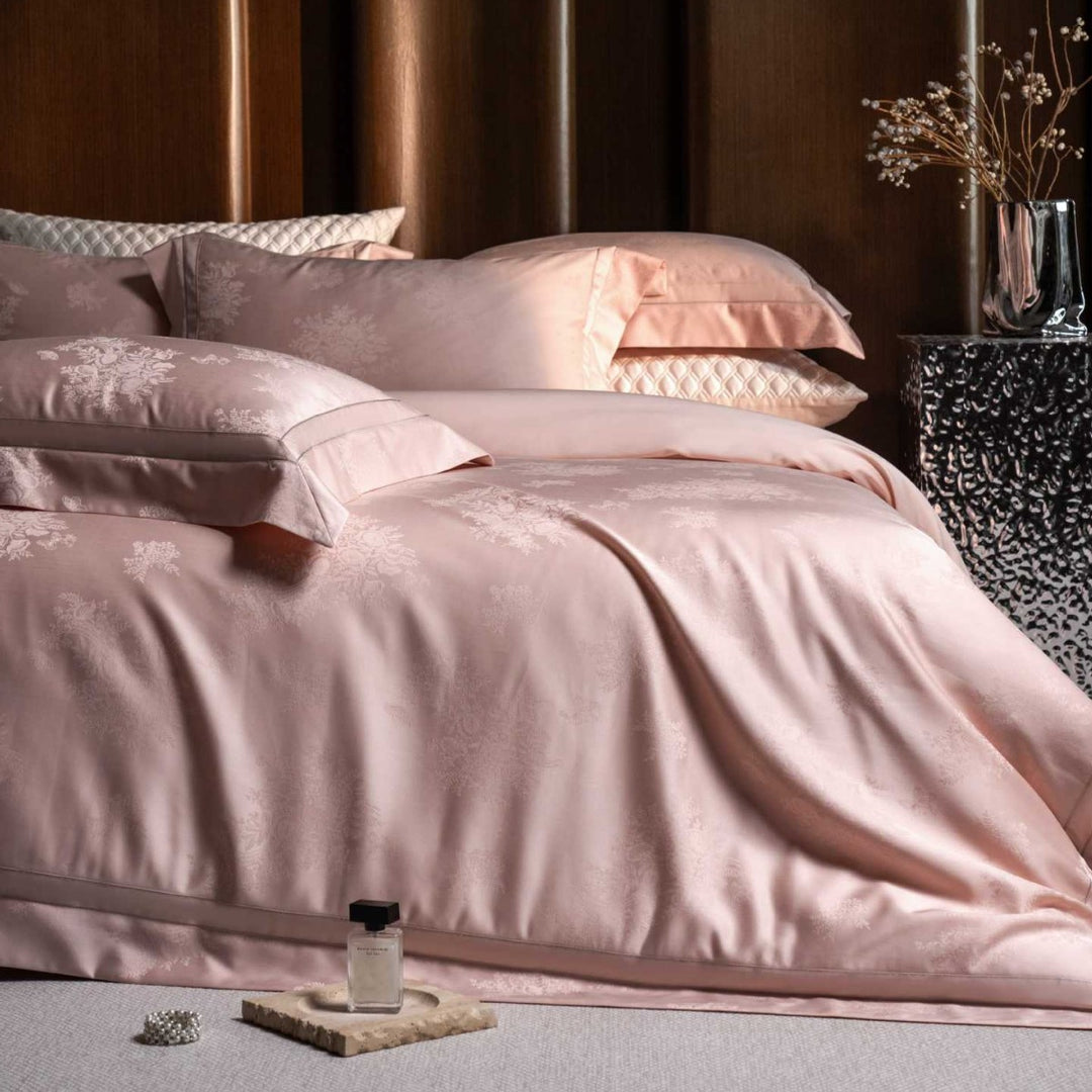 Luxurious satin jacquard bedding set with fine damask pattern and Oxford pillow