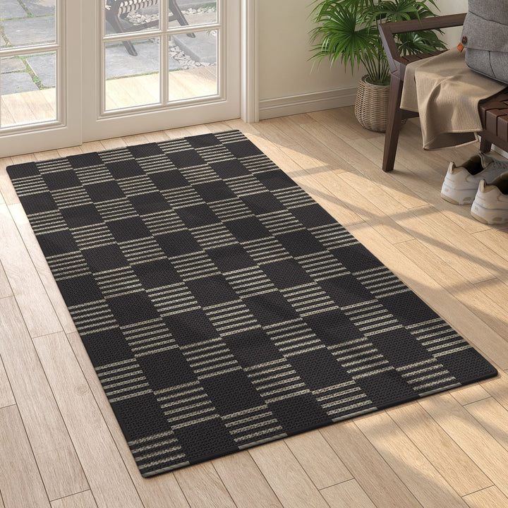 Stylish Checkered Indoor Area Rug