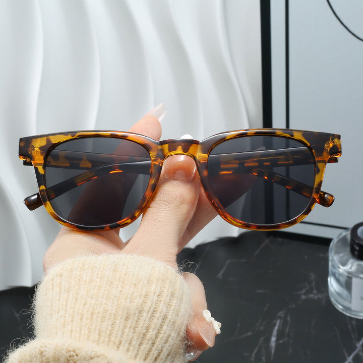 Women's fashionable cat-eye sunglasses with high-quality plastic frame Kalsten