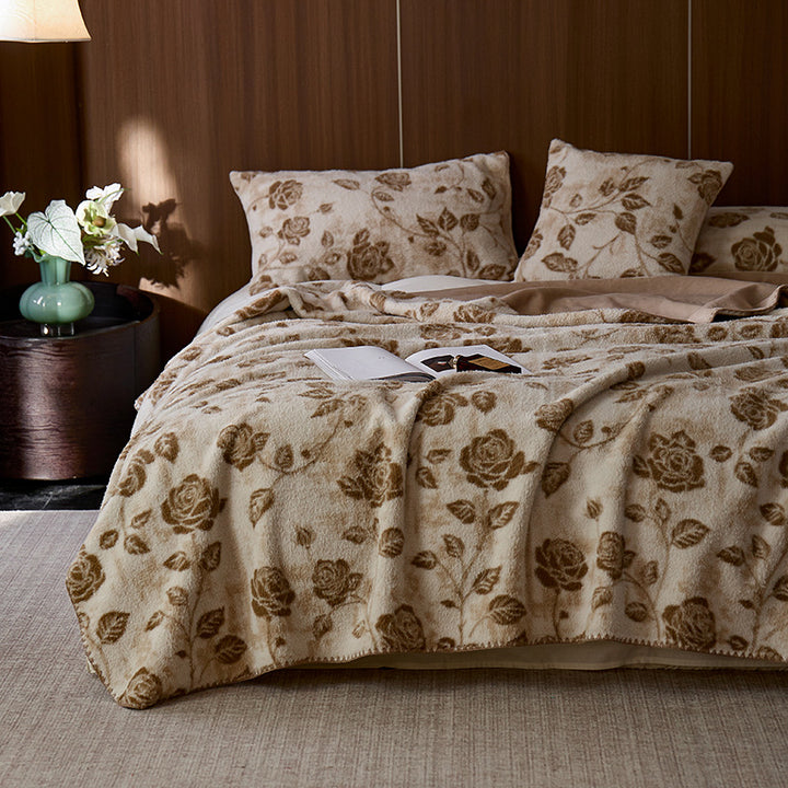 Decorative Flannel Bedspread Kalsten