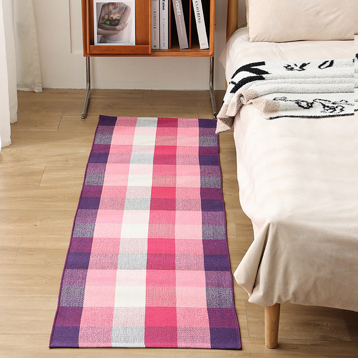 Flat runner rug made of cotton blend with checked woven structure