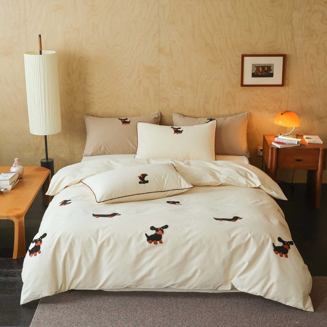 Embroidered bedding set made of cotton satin with dachshund motif and fine piping