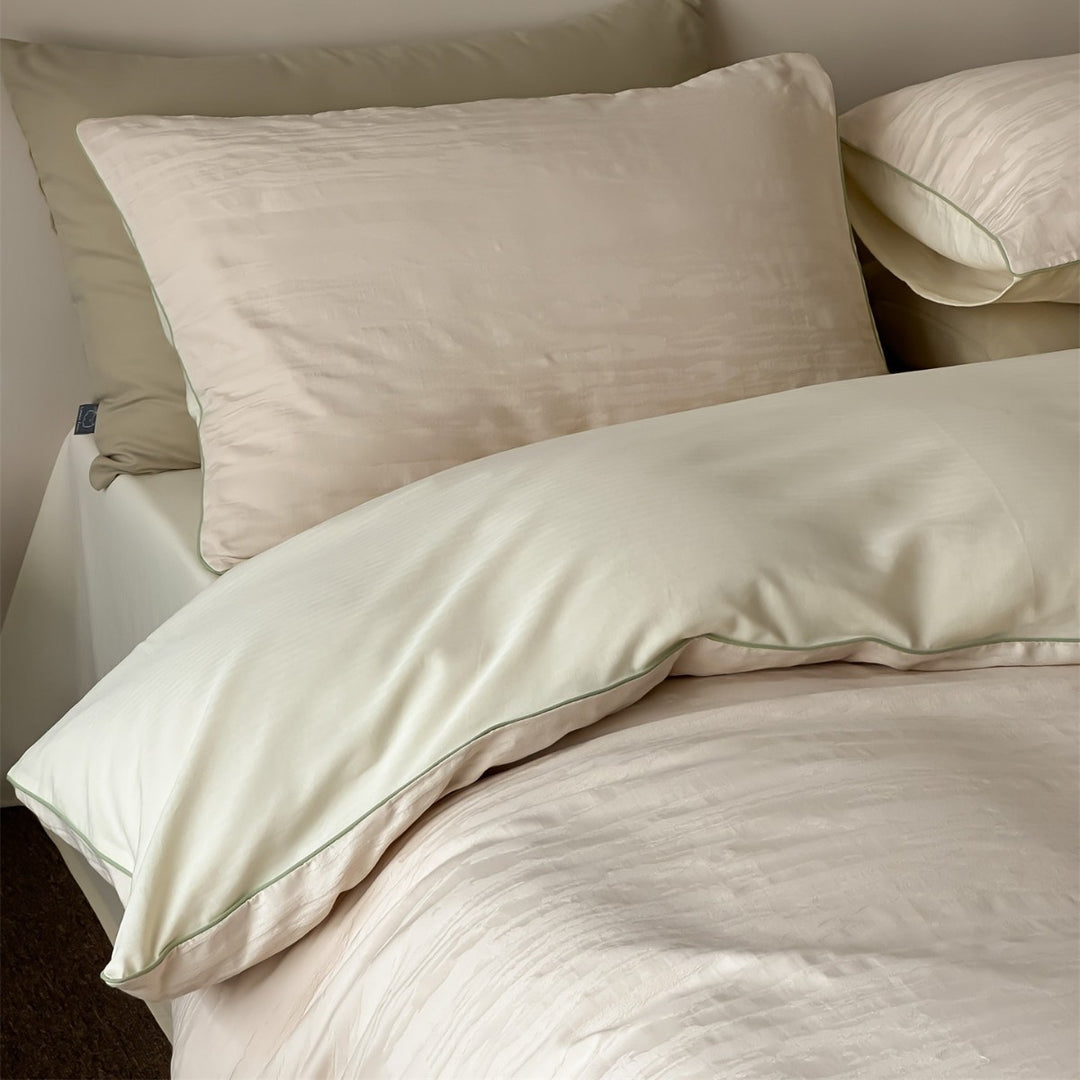 Structured cotton bedding with fine relief texture