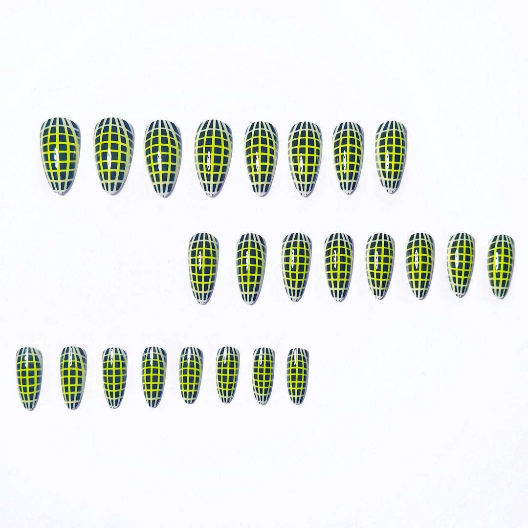 Trendy Geometric Nail Art Kalsten