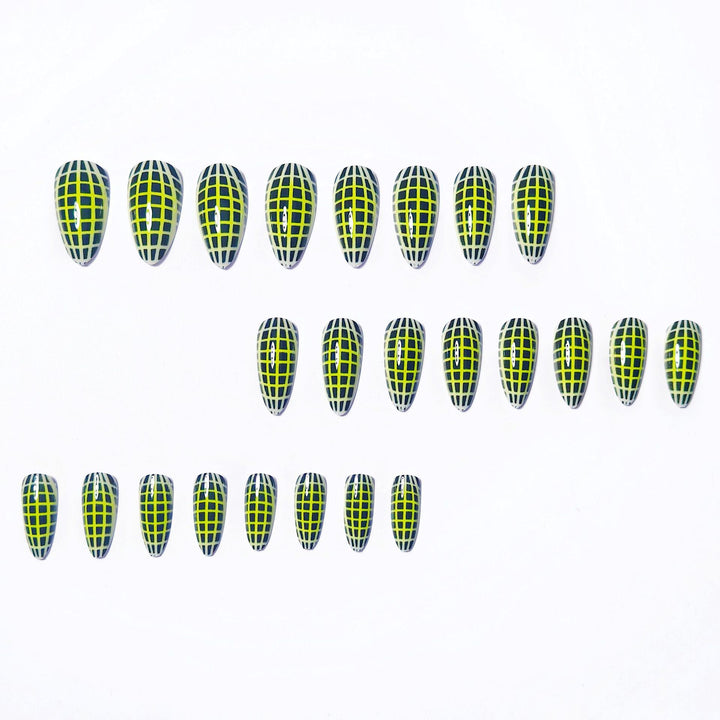 Trendy Geometric Nail Art Kalsten