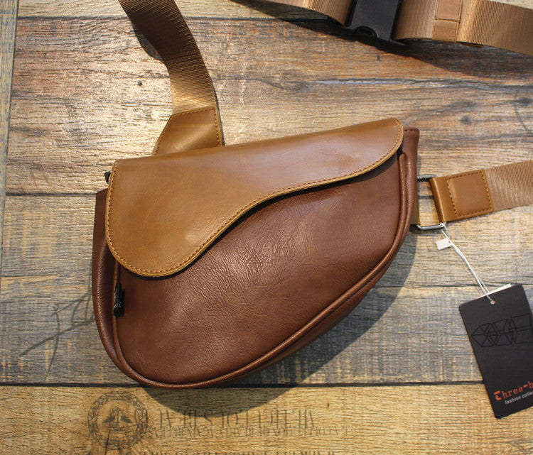Elegant shoulder bag with innovative closure Kalsten