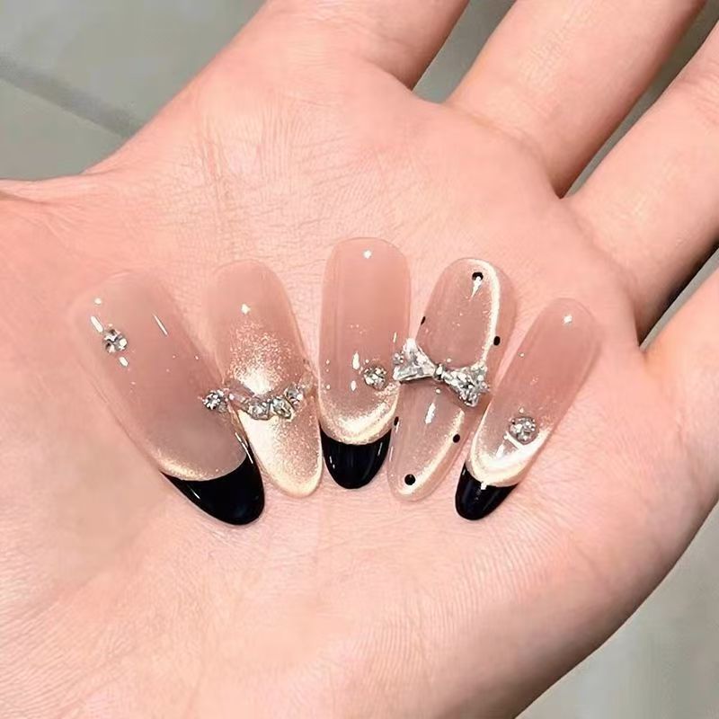 Glamorous Press-On Nail Art Kalsten