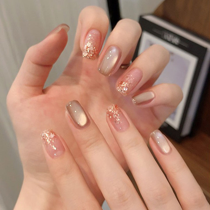 Luxurious artificial nails with glitter accents Kalsten