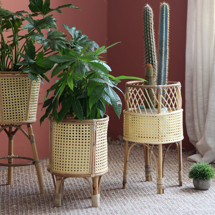 Stylish plant stand made of rattan Kalsten
