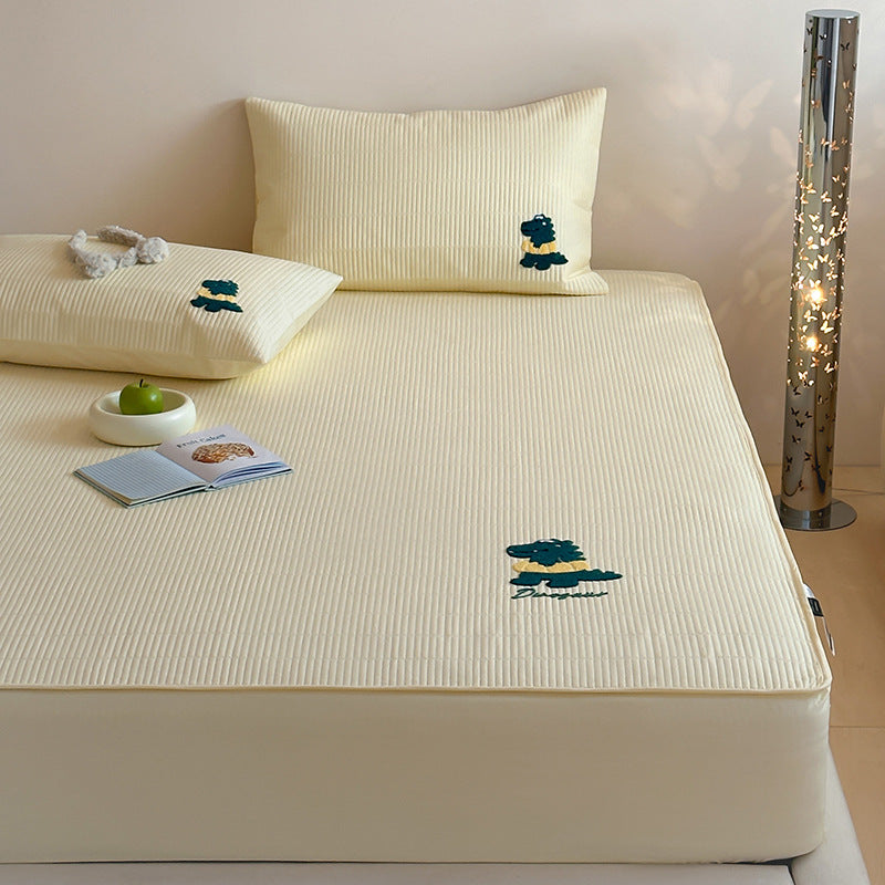 Padded mattress pad with ribbed structure, elastic fitted edge, and panda embroidery