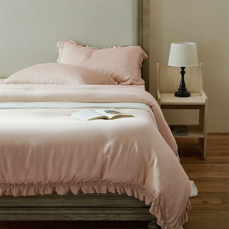 Duvet cover set made of high-quality cotton percale with ruffle edge