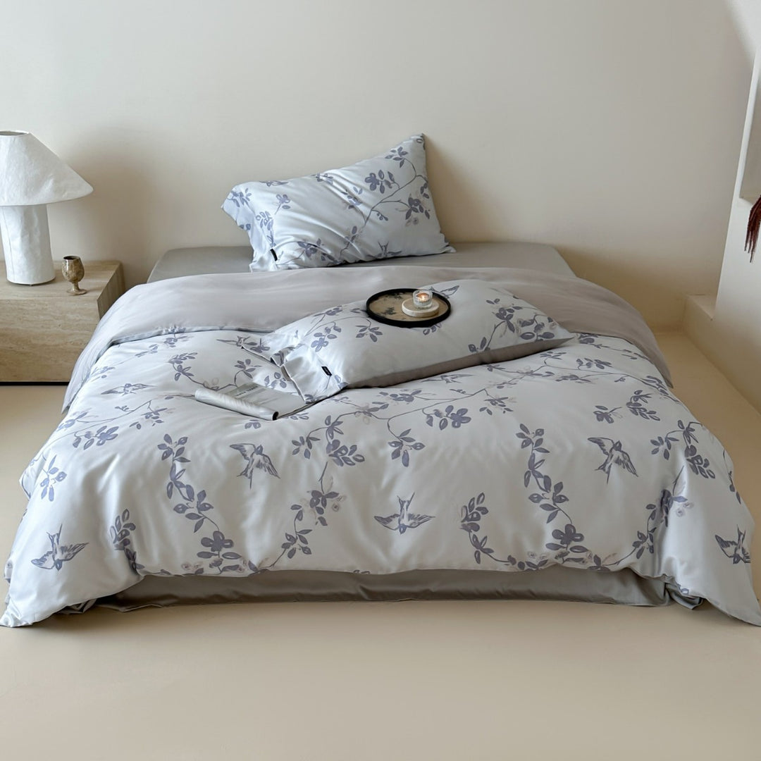 Satin bedding set with floral print and ruffle