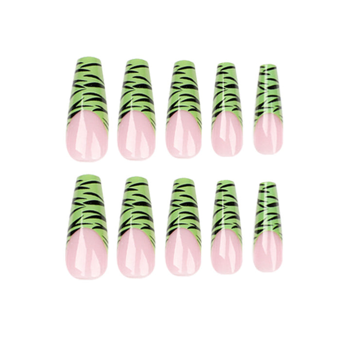 Artistic fingernails with trendy zebra design Kalsten