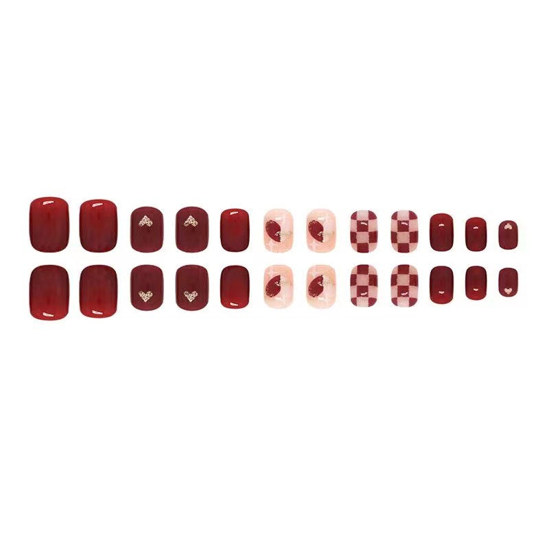 Trendy nail art with elegant accents Kalsten