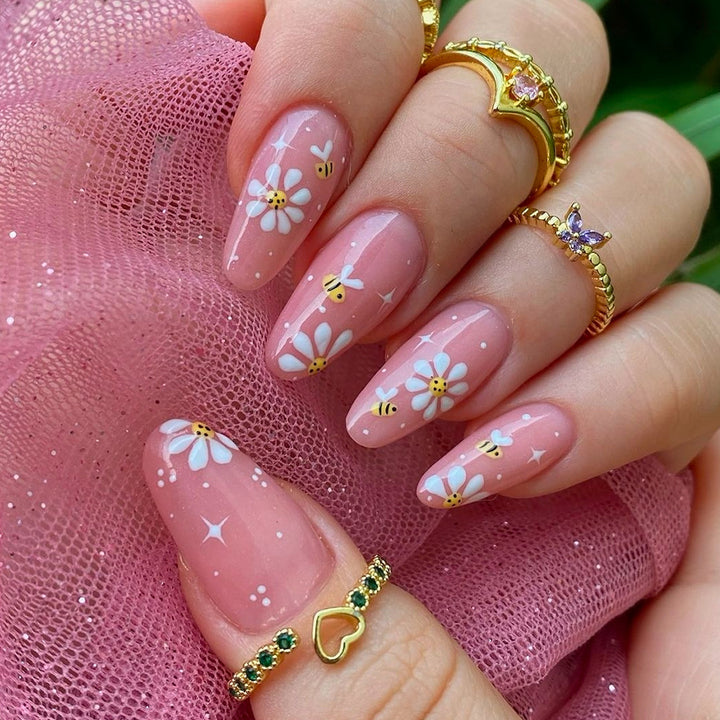 Artificial nails set with elegant flowers and glitter accents Kalsten