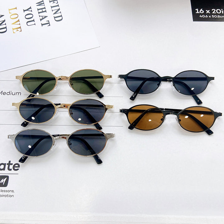 Fashionable Round Sunglasses with Elegant Golden Frame Kalsten