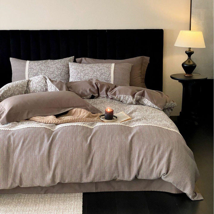 Cotton percale duvet cover set with paisley print, reversible function and lace border