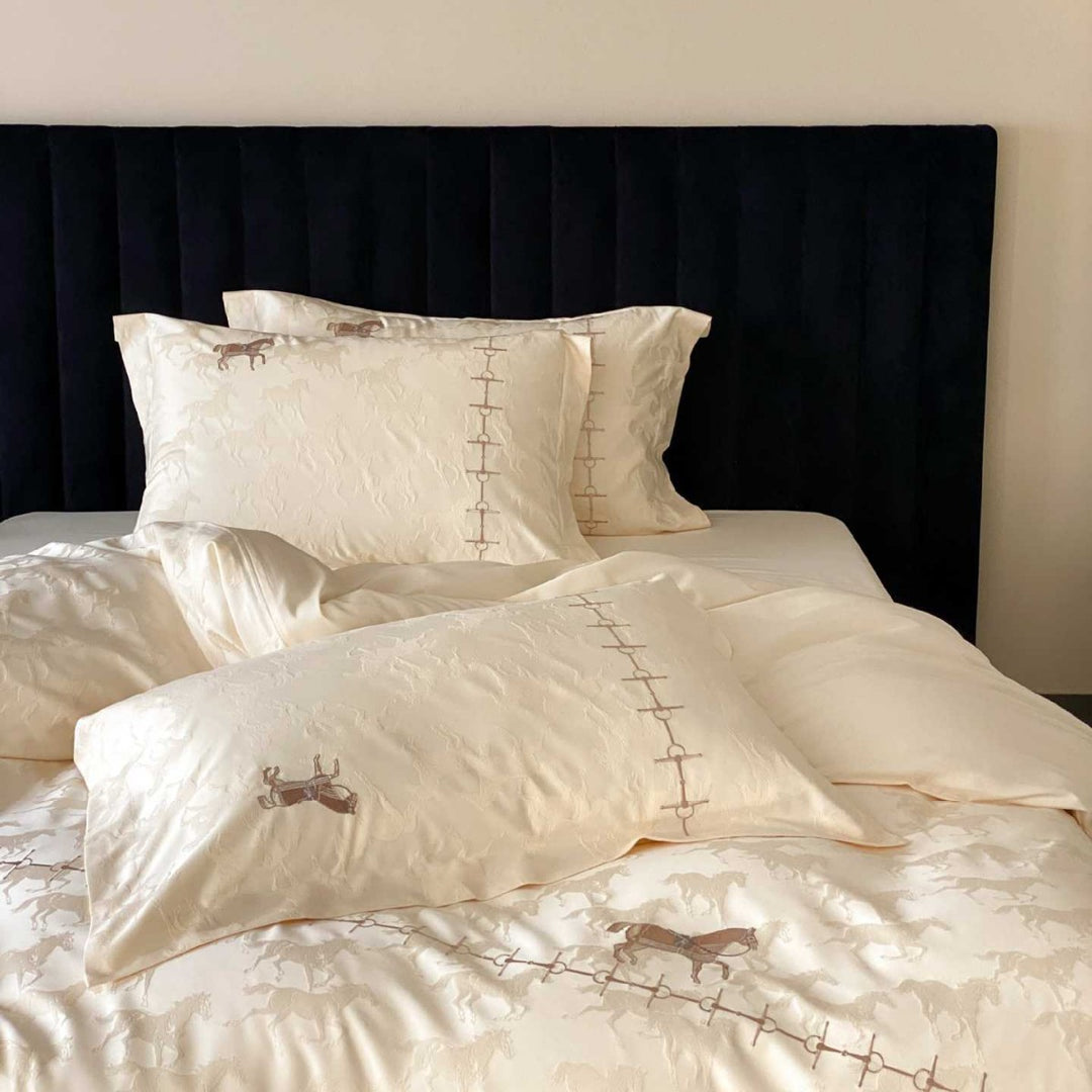 Luxurious cotton jacquard bedding set with fine horse embroidery