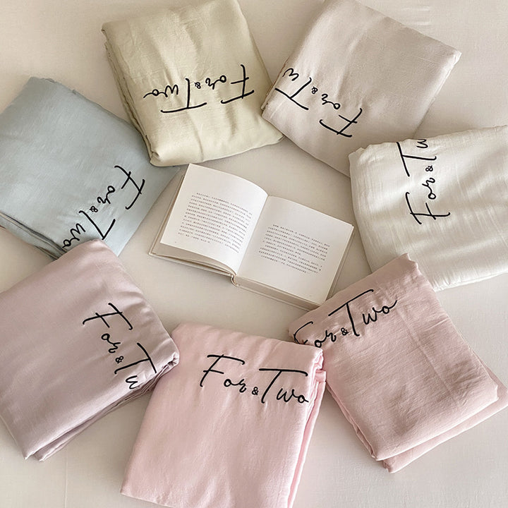 Luxurious cotton satin bedding set with embroidery and contrast piping