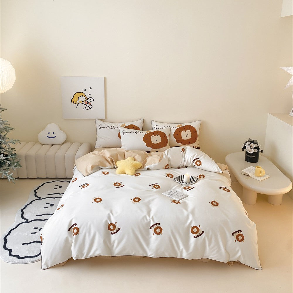 Playful bedding set with lion print made of soft cotton satin and zipper