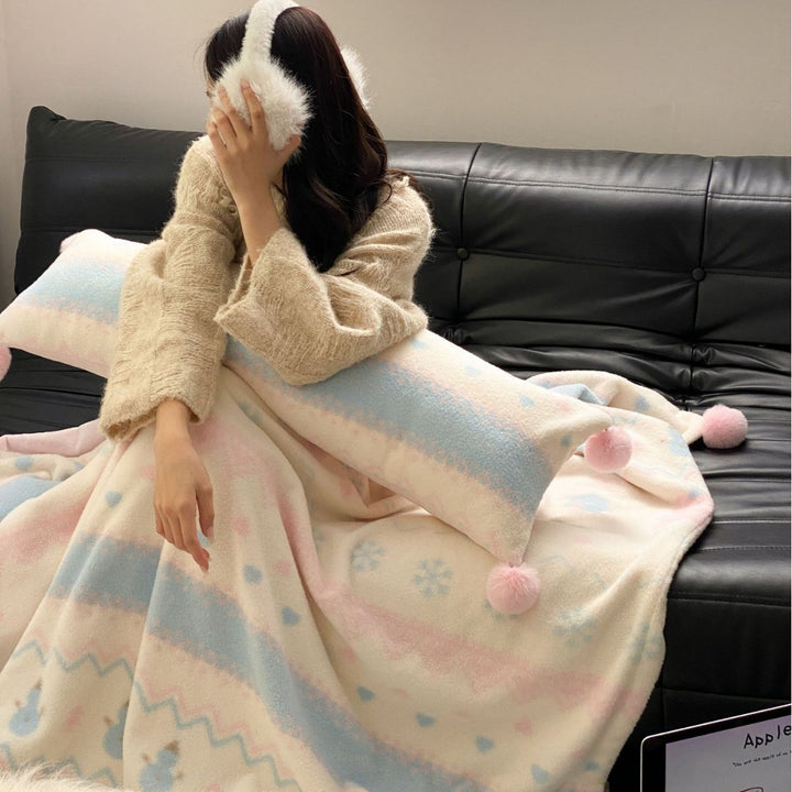 Soft blanket made of microfleece with pompom and Nordic bear pattern
