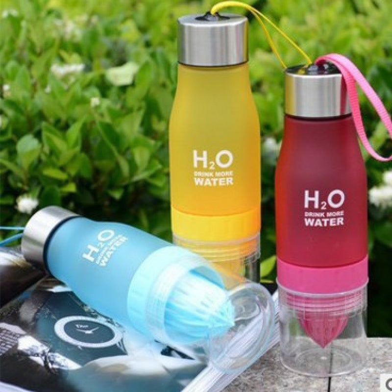 Insulated Glass Fruit Infuser Water Bottle With Silicone Sleeve And Stainless Steel Lid