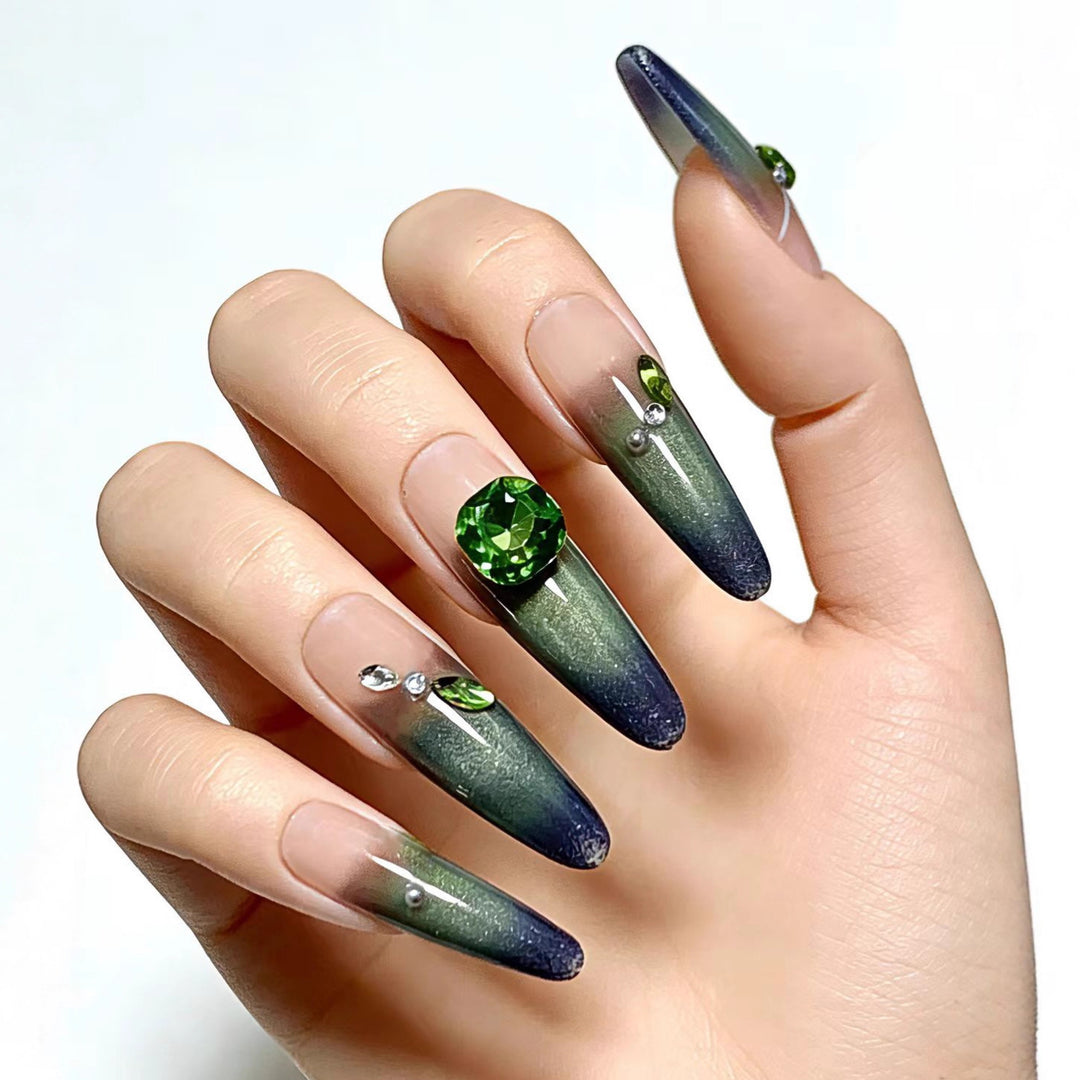 Artifical nails with elegant ombre design and sparkling accents Kalsten