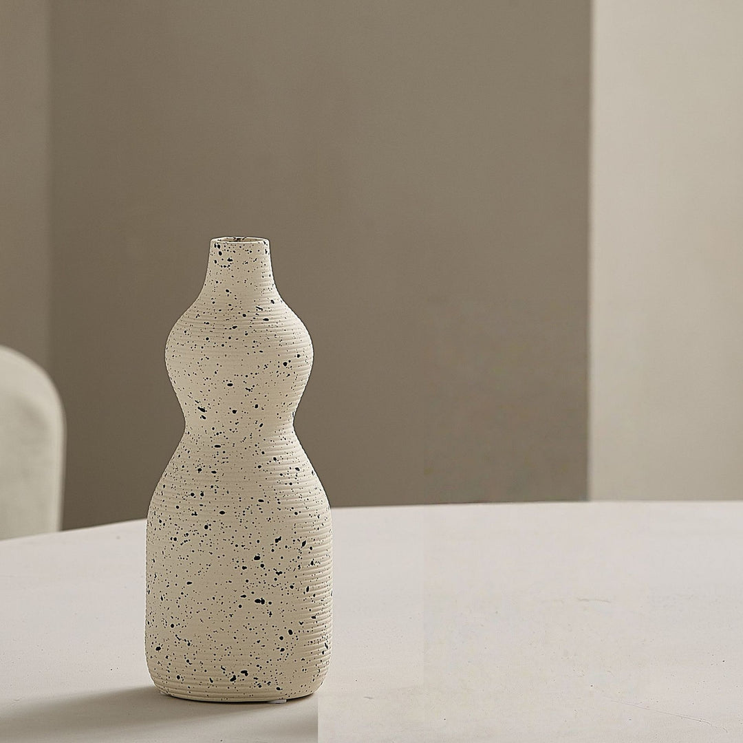 Elegant and Artistic Ceramic Vase Kalsten
