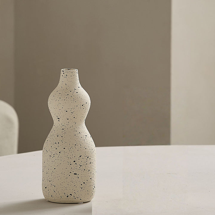 Elegant and Artistic Ceramic Vase Kalsten