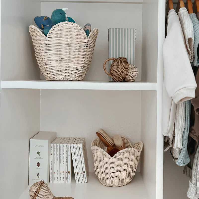 Handwoven basket with elegant shape Kalsten