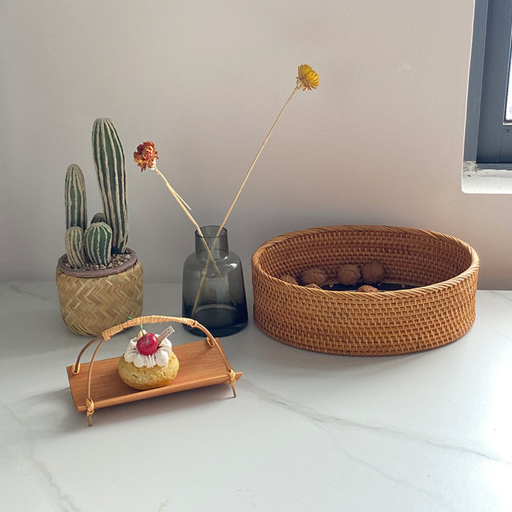 Rustic serving basket with floral details Kalsten