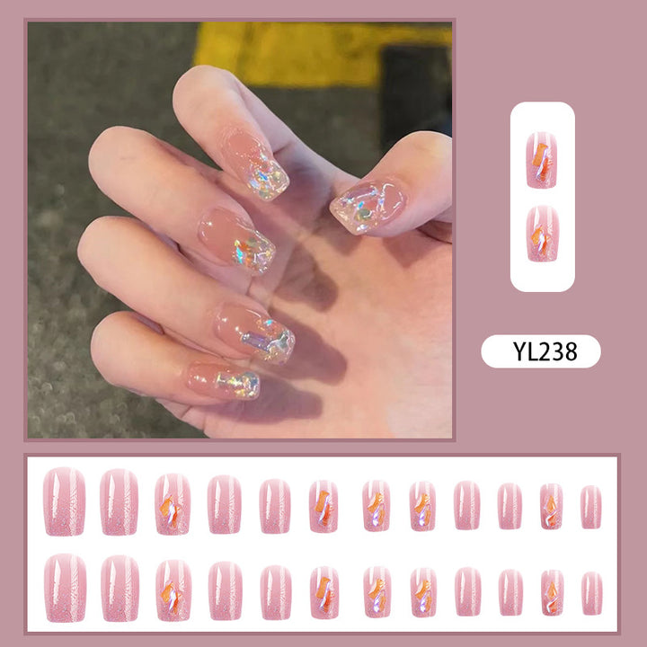 Artful and creative gel nails Kalsten