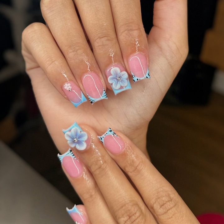 Artificial nails with floral designs Kalsten