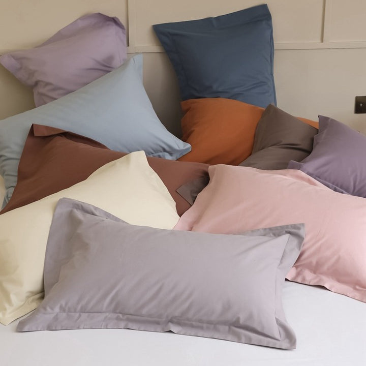 Fitted sheet made of cotton jersey with extra deep hem and elastic all-around rubber