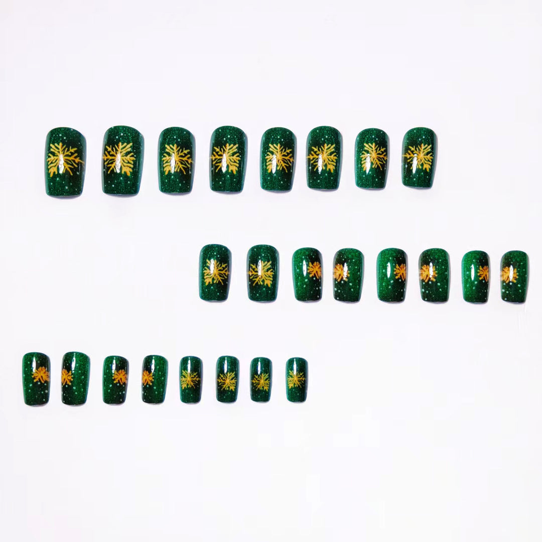 Holiday-Themed Sparkling Nail Art Kalsten