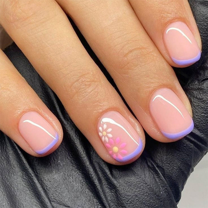 Artistic gel nails with floral design Kalsten