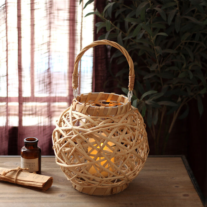Decorative lantern made of woven natural material Kalsten