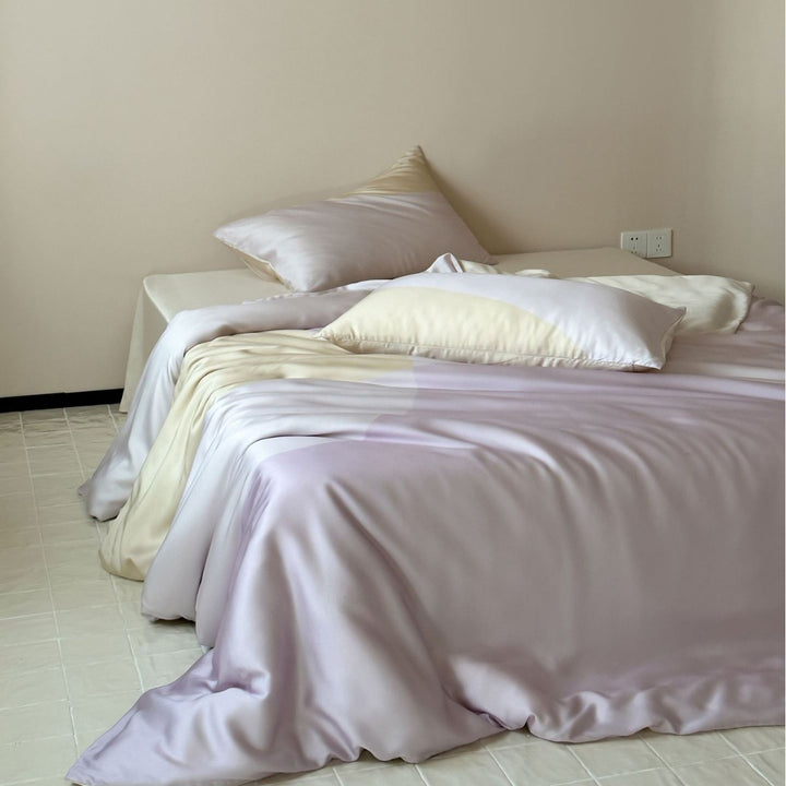 Satin bedding set with floral print and ruffle