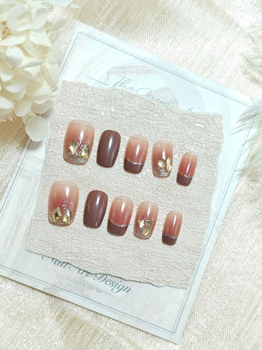 Acrylic nails in elegant ombre design with glitter elements Kalsten