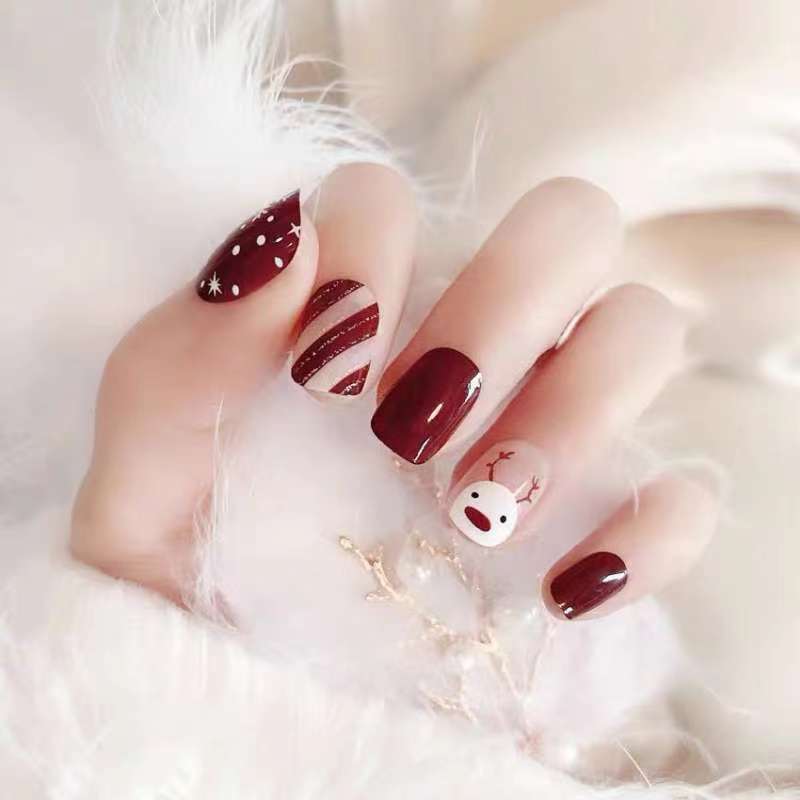 Fun Holiday-Themed Press-On Nail Set