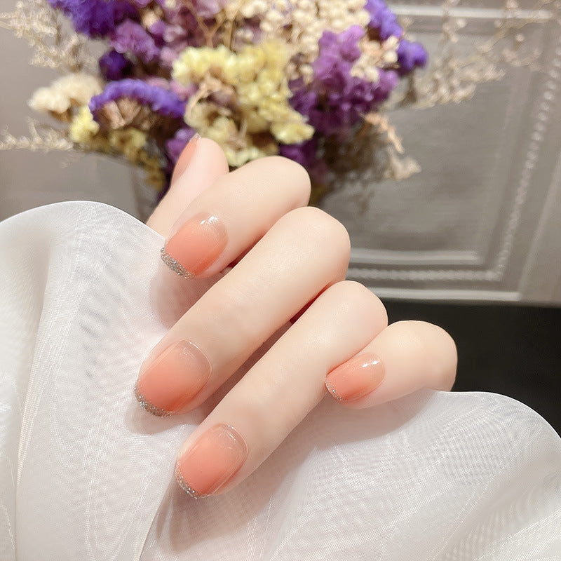 Elegant Glitter-Accented Nail Art Kalsten